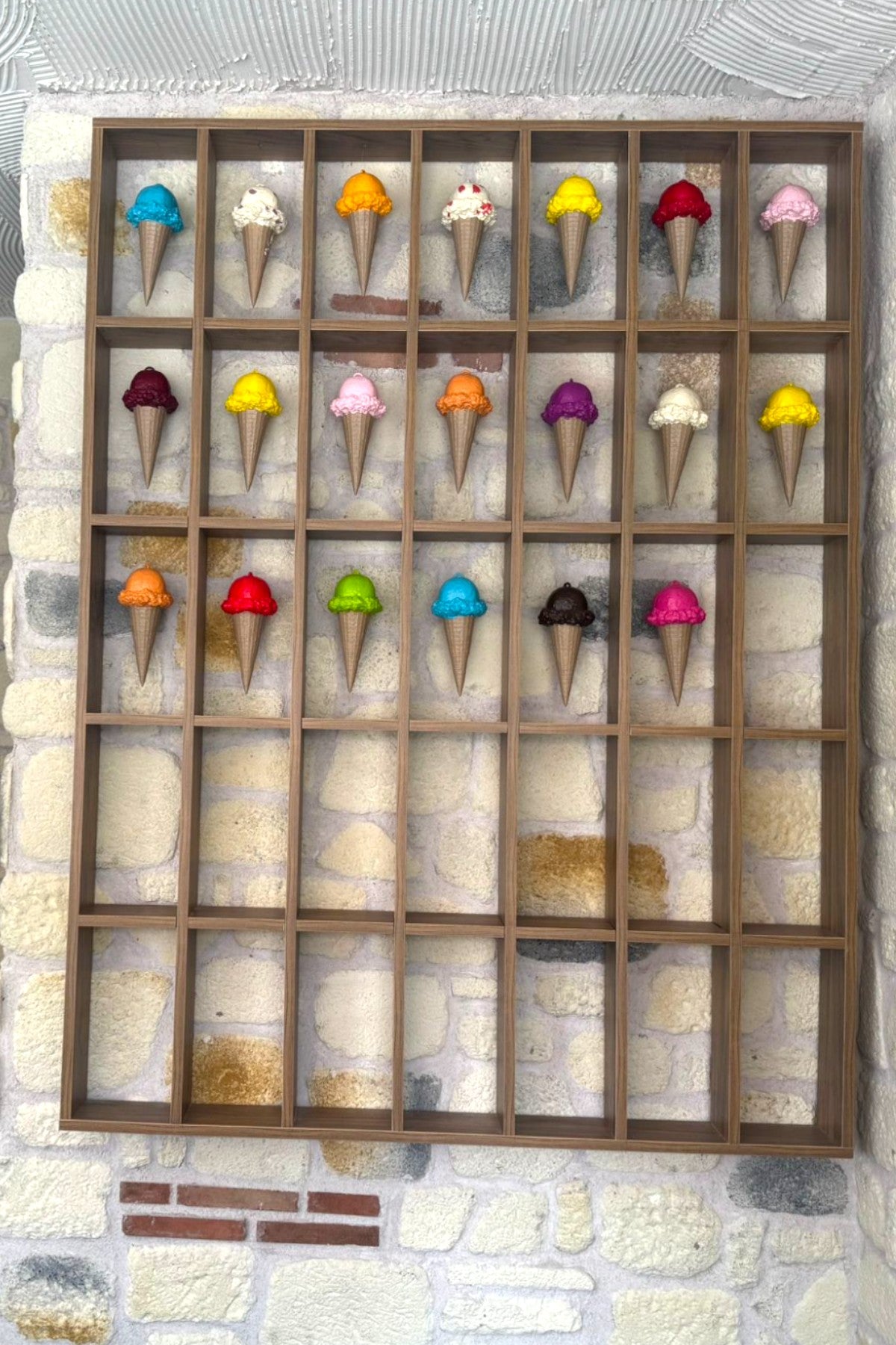 Sallanabilir Dondurma Maketi – Swinging Ice Cream Model (مجسم الآيس كريم المتأرجح) | Rare Concept