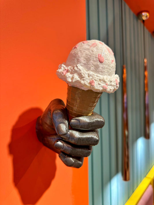 Dondurma Tutan El – Ice Cream Holding Hand (ديكور المثلجات) | Rare Concept