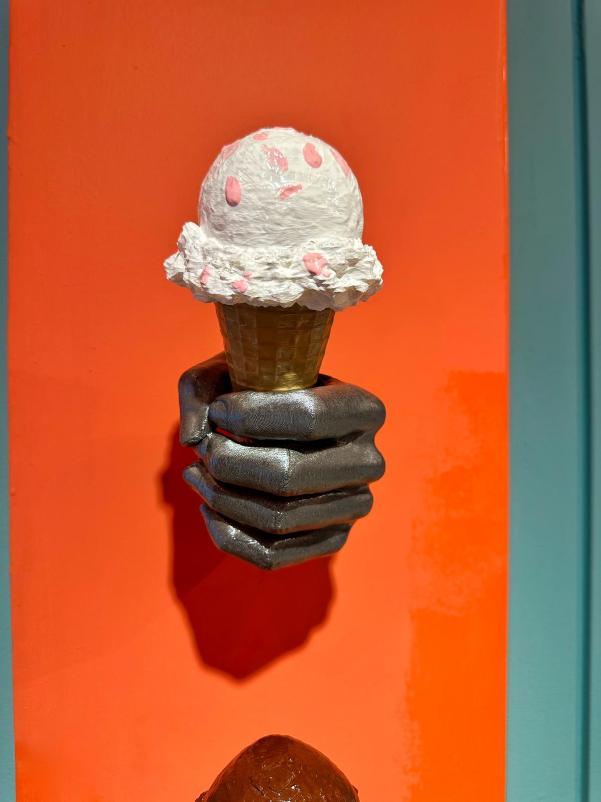 Dondurma Tutan El – Ice Cream Holding Hand (ديكور المثلجات) | Rare Concept