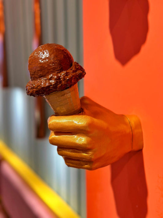 Dondurma Tutan El – Ice Cream Holding Hand (ديكور المثلجات) | Rare Concept