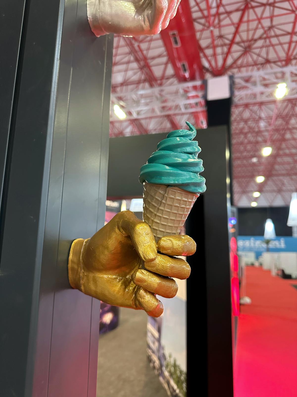 Soft Dondurma Tutan El – Soft Serve Hand Sculpture (مجسم يد الآيس كريم الناعمة) | Rare Concept