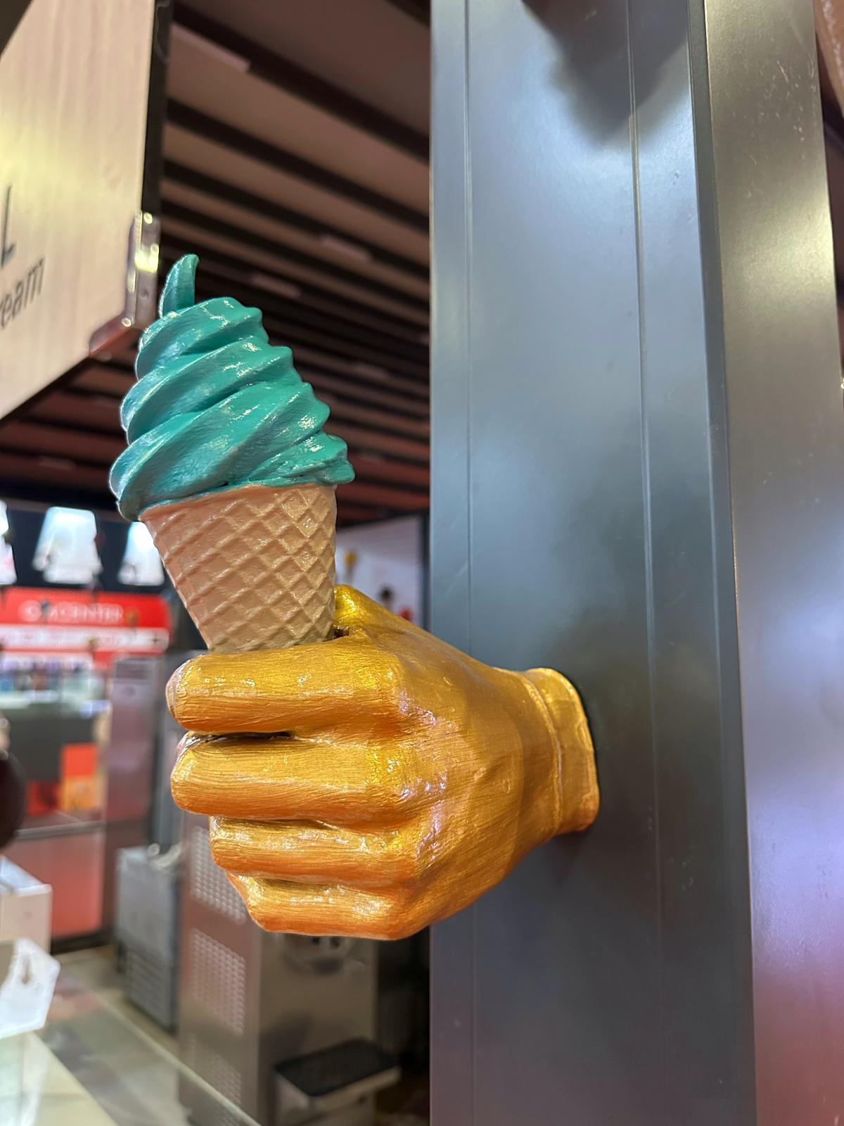 Soft Dondurma Tutan El – Soft Serve Hand Sculpture (مجسم يد الآيس كريم الناعمة) | Rare Concept