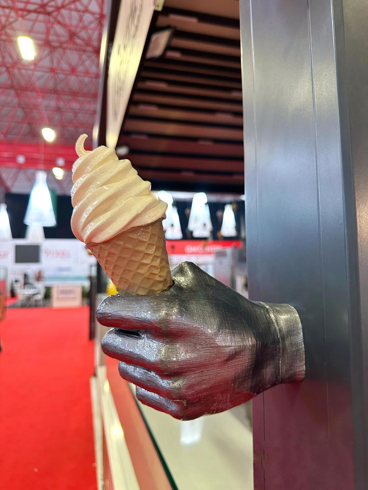 Soft Dondurma Tutan El – Soft Serve Hand Sculpture (مجسم يد الآيس كريم الناعمة) | Rare Concept