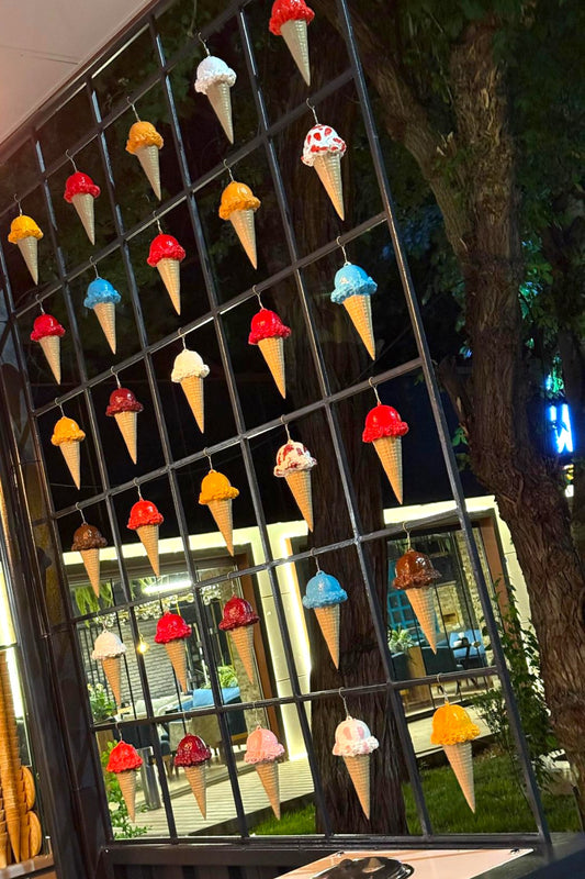 Sallanabilir Dondurma Maketi – Swinging Ice Cream Model (مجسم الآيس كريم المتأرجح) | Rare Concept